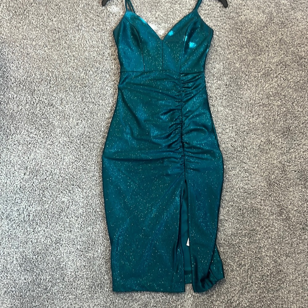 Spaghetti strap V-neck princess seam slit hem ruched glitter dress